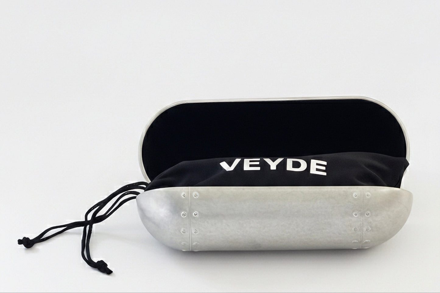 The Velour Frame - BLACK TEA